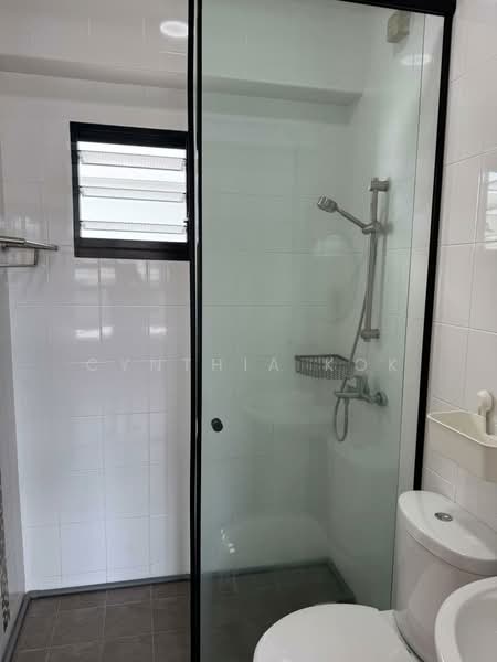 266B Punggol Way, 266B Punggol Way, 2 Bedrooms, 721 sqft, HDB Flat For Rent, by Cynthia Kok, 500237847 - Bathroom - PropertyGuru.com.sg