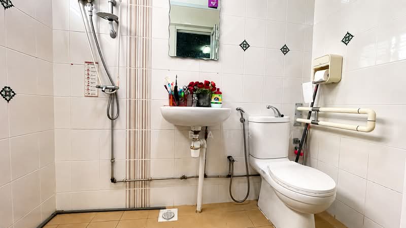 170 Yishun Avenue 7, 170 Yishun Avenue 7, 4 Bedrooms, 1,119 sqft, HDB Flat For Sale, by Amir Bahrom, 500237852 - Bathroom - PropertyGuru.com.sg