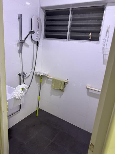 449 Jurong West Street 42, 449 Jurong West Street 42, 3 Bedrooms, 1,109 sqft, HDB Flat For Rent, by Jason Chen, 500237865 - Bathroom - PropertyGuru.com.sg