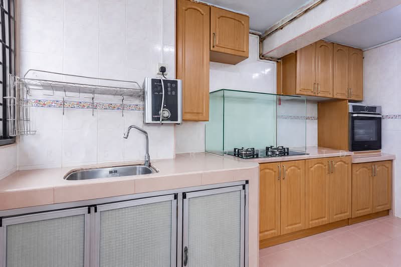 41 Sims Drive, 41 Sims Drive, 2 Bedrooms, 818 sqft, HDB Flat For Sale, by Elaine Wong, 500237870 - Kitchen - PropertyGuru.com.sg