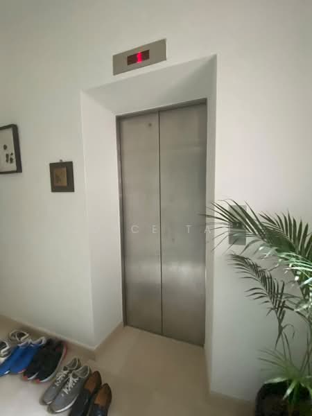 The Blossomvale, 900 Dunearn Road, 3 Bedrooms, 1,572 sqft, Condominium For Sale, by Joyce Tan, 500237906 - Private Lift Lobby - PropertyGuru.com.sg