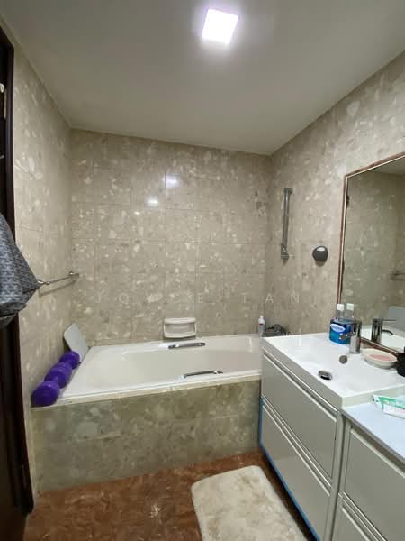 The Blossomvale, 900 Dunearn Road, 3 Bedrooms, 1,572 sqft, Condominium For Sale, by Joyce Tan, 500237906 - Another Angle View of Ensuite Bathroom - PropertyGuru.com.sg