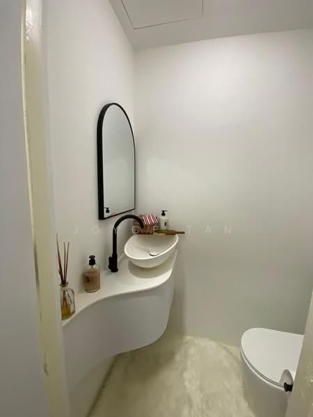 The Blossomvale, 900 Dunearn Road, 3 Bedrooms, 1,572 sqft, Condominium For Sale, by Joyce Tan, 500237906 - Different View of Helper’s Bathroom - PropertyGuru.com.sg