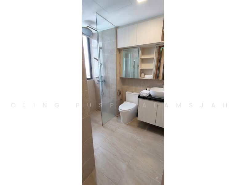 Kingsford Waterbay, 74 Upper Serangoon View, Hougang / Punggol / Sengkang, 3 Bedrooms, 893 sqft, Condominium For Sale, by Oling Puspa Alamsjah, 500237909 - Bathroom - PropertyGuru.com.sg