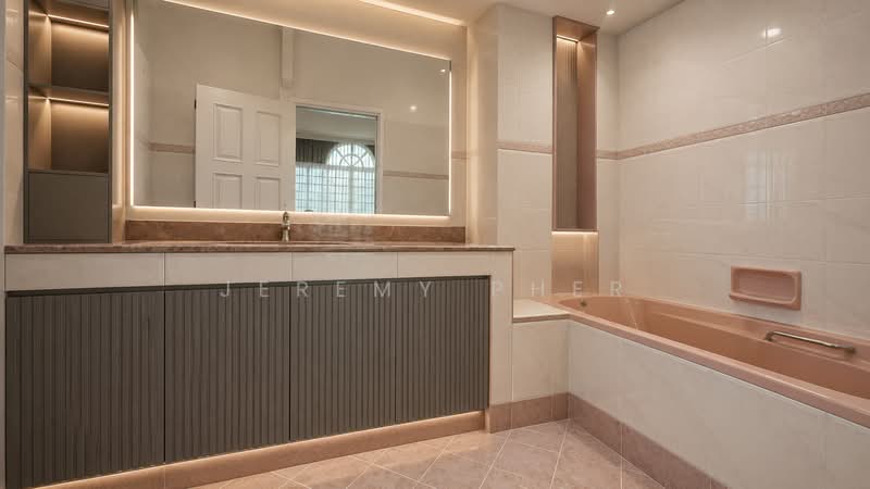 Serangoon Garden Estate Corner Terrace, Brighton Avenue, Brighton Crescent, Marlene Avenue, St Helier’s Avenue, 5 Bedrooms, 4,000 sqft, Corner Terrace For Sale, by Jeremy Pher, 500237929 - Bathroom - PropertyGuru.com.sg