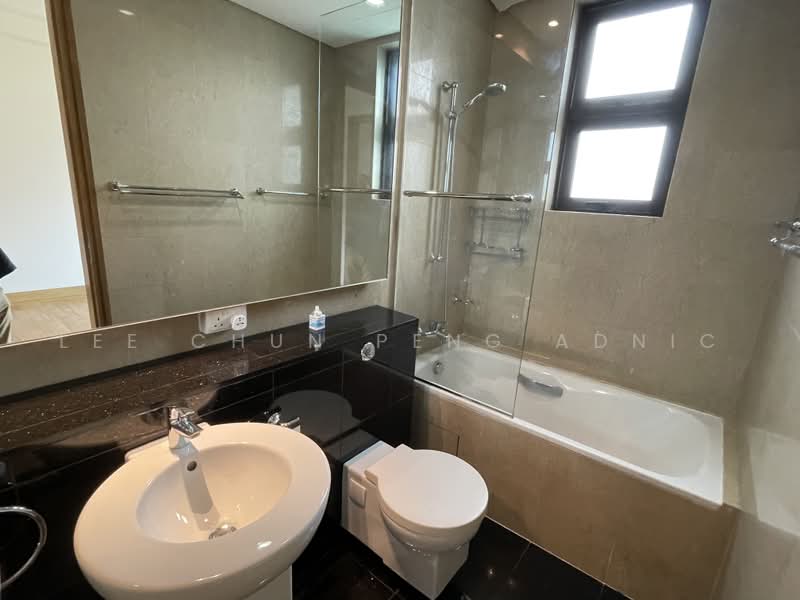 St. Martin Residence, 2 Saint Martin's Drive, 3 Bedrooms, 1,184 sqft, Condominium For Sale, by Lee Chun Peng Adnic, 500237939 - Bathroom - PropertyGuru.com.sg