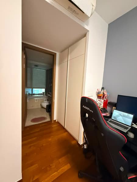 V on Shenton, 5 Shenton Way, 2 Bedrooms, 1,033 sqft, Condominium For Rent, by Eddy Cheng, 500237941 - Bathroom - PropertyGuru.com.sg