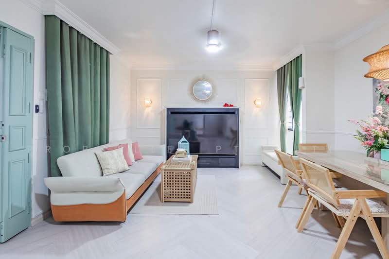 470 Segar Road, 470 Segar Road, 3 Bedrooms, 969 sqft, HDB Flat For Sale, by ADNIX LIU, 500237947 - Living Room - PropertyGuru.com.sg