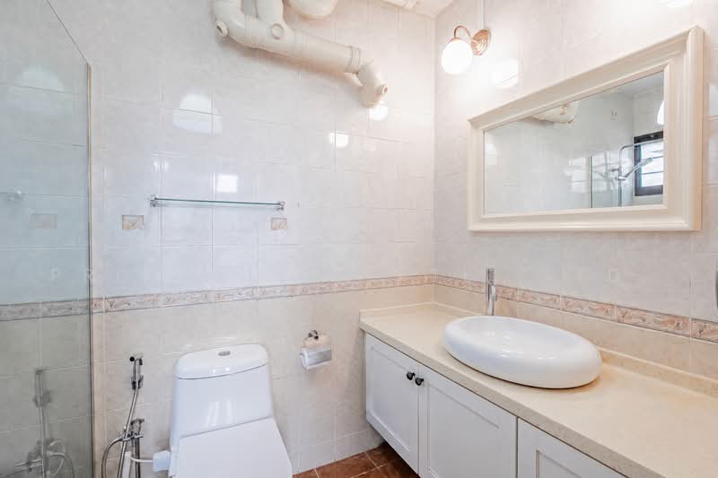 470 Segar Road, 470 Segar Road, 3 Bedrooms, 969 sqft, HDB Flat For Sale, by ADNIX LIU, 500237947 - Bathroom - PropertyGuru.com.sg