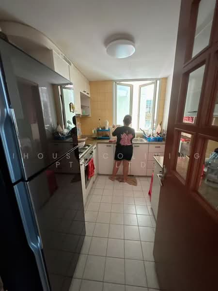Queens, 10 Stirling Road, Room Rental, 100 sqft, Condominium For Rent, by ling, 500237949 - Kitchen - PropertyGuru.com.sg