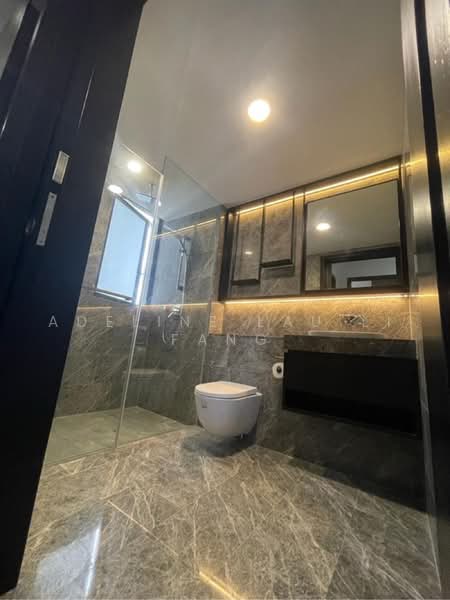 120 Grange, 120 Grange Road, 2 Bedrooms, 570 sqft, Condominium For Sale, by Adeline Lau Li Fang, 500237951 - Common bathroom - PropertyGuru.com.sg
