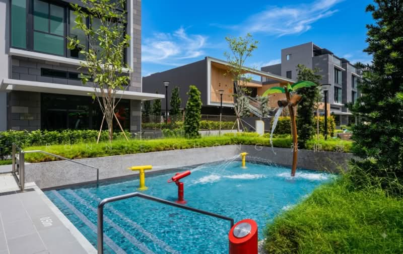 Belgravia Ace, 100 Belgravia Drive, 5 Bedrooms, 4,058 sqft, Cluster House For Sale, by Ronnie Chong 张仲捷, 500237954 - Kids water play  - PropertyGuru.com.sg