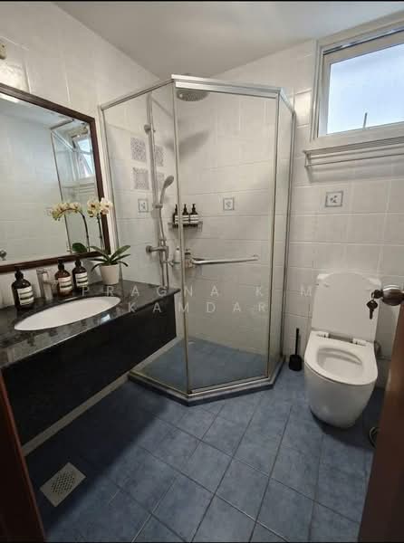 Rivervale Crest, 5 Rivervale Crescent, 2 Bedrooms, 990 sqft, Condominium For Sale, by Pragna K M Kamdar, 500237957 - Bathroom - PropertyGuru.com.sg
