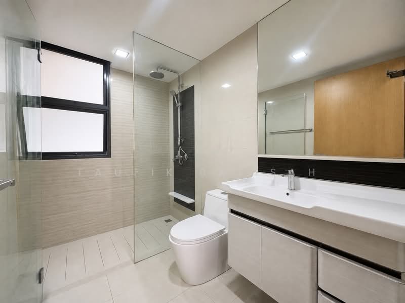 Blossom Residences, 32 Segar Road, 3 Bedrooms, 1,055 sqft, Condominium For Sale, by Taufik Batisah, 500237969 - Bathroom - PropertyGuru.com.sg