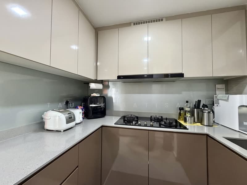 Blossom Residences, 32 Segar Road, 3 Bedrooms, 1,055 sqft, Condominium For Sale, by Taufik Batisah, 500237969 - Kitchen - PropertyGuru.com.sg