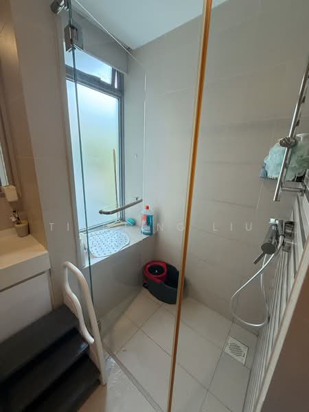 ClementiWoods Condominium, West Coast Road, 2 Bedrooms, 1,001 sqft, Condominium For Sale, by Tingting Liu, 500237971 - Bathroom - PropertyGuru.com.sg