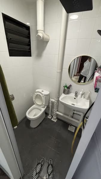 519 Bedok North Avenue 1, 519 Bedok North Avenue 1, 2 Bedrooms, 67 sqft, HDB Flat For Sale, by Eric Lim, 500237980 - Bathroom - PropertyGuru.com.sg