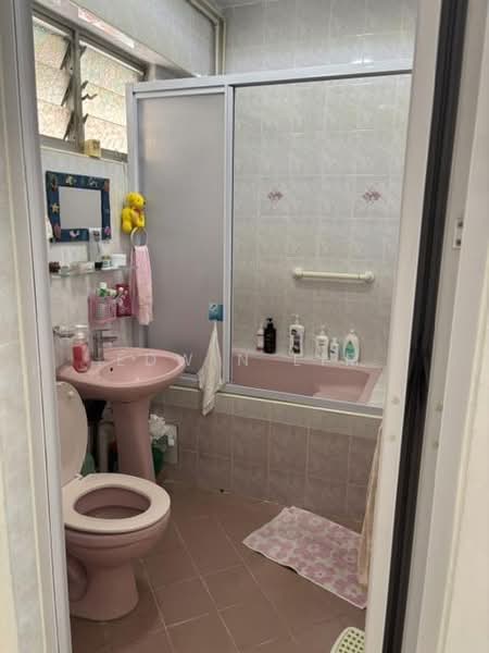 614 Yishun Street 61, 614 Yishun Street 61, Sembawang / Yishun, 3 Bedrooms, 1,528 sqft, HDB Flat For Sale, by Edwin Lim, 500237993 - Bathroom - PropertyGuru.com.sg