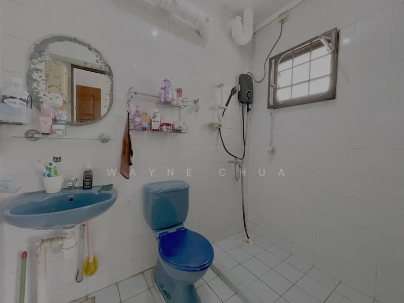 69 Redhill Close, 69 Redhill Close, 3 Bedrooms, 915 sqft, HDB Flat For Rent, by Wayne Chua, 500238014 - Bathroom - PropertyGuru.com.sg