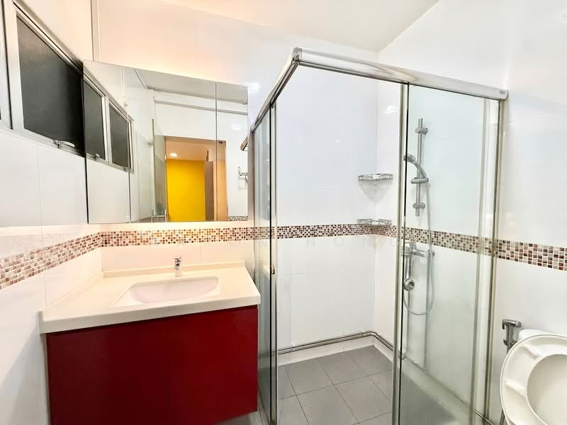 894 Tampines Street 81, 894 Tampines Street 81, 4 Bedrooms, 1,571 sqft, HDB Flat For Sale, by Aaron Hong, 500238021 - Bathroom - PropertyGuru.com.sg