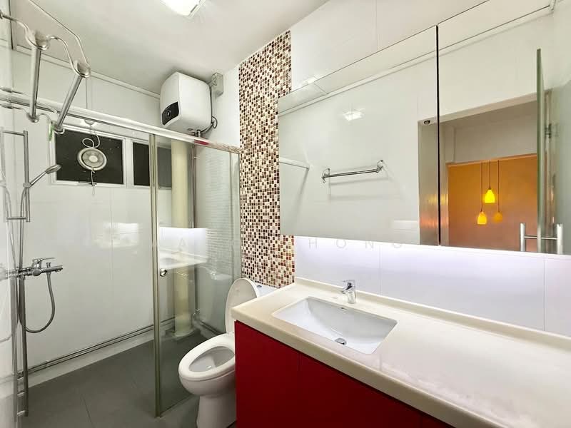894 Tampines Street 81, 894 Tampines Street 81, 4 Bedrooms, 1,571 sqft, HDB Flat For Sale, by Aaron Hong, 500238021 - Bathroom - PropertyGuru.com.sg