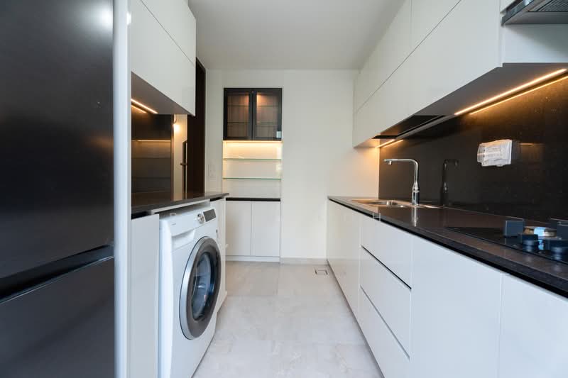 Belgravia Ace, 473 Belgravia Drive, Seletar / Yio Chu Kang, 5 Bedrooms, 4,058 sqft, Semi-Detached House For Sale, by Brian Koh, 500238027 - Sleek Kitchen with Practical Storage - PropertyGuru.com.sg