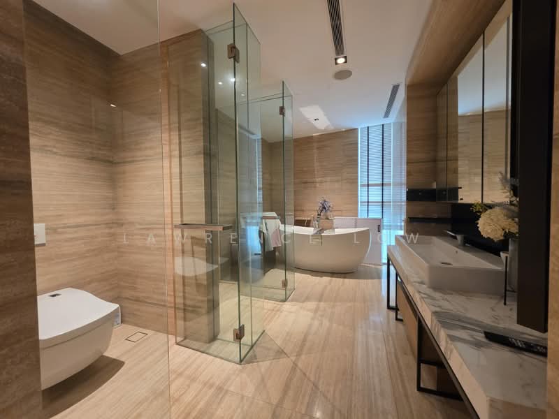 Eden Residences Capitol, 11 Stamford Road, 4 Bedrooms, 3,068 sqft, Condominium For Rent, by Lawrence Low, 500238030 - Bathroom - PropertyGuru.com.sg