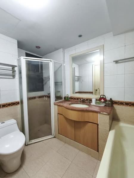 Parkview Apartments, 3 Bukit Batok Street 25, 3 Bedrooms, 1,119 sqft, Apartment For Sale, by Angie Ng, 500238043 - Bathroom - PropertyGuru.com.sg