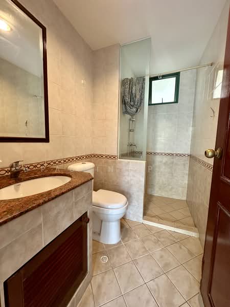 Yew Mei Green, 52 Choa Chu Kang North 6, 3 Bedrooms, 1,292 sqft, Condominium For Sale, by Pauline Png, 500238068 - Bathroom - PropertyGuru.com.sg