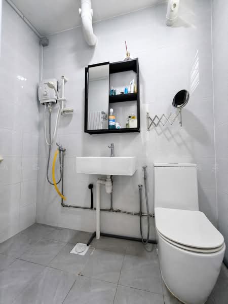 472 Pasir Ris Drive 6, 472 Pasir Ris Drive 6, 3 Bedrooms, 1,313 sqft, HDB Flat For Sale, by Ang Siew Ing 洪秀英, 500238095 - Bathroom - PropertyGuru.com.sg