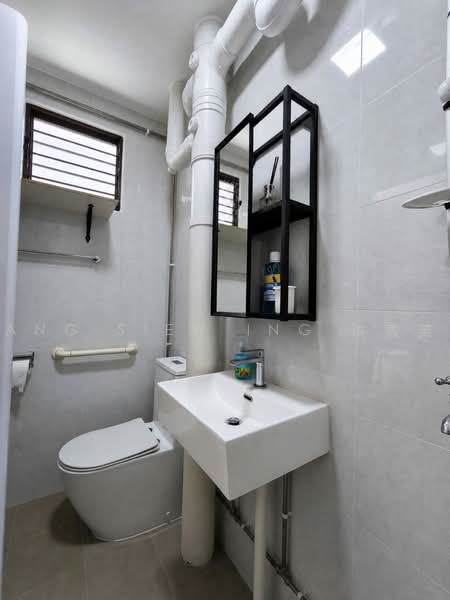 472 Pasir Ris Drive 6, 472 Pasir Ris Drive 6, 3 Bedrooms, 1,313 sqft, HDB Flat For Sale, by Ang Siew Ing 洪秀英, 500238095 - Bathroom - PropertyGuru.com.sg