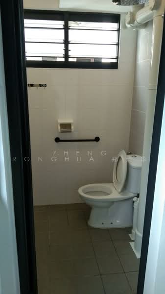 731 Clementi West Street 2, 731 Clementi West Street 2, Buona Vista / West Coast / Clementi New Town, Room Rental, 120 sqft, HDB Flat For Rent, by Zheng Ronghua 郑荣华, 500238096 - Bathroom - PropertyGuru.com.sg