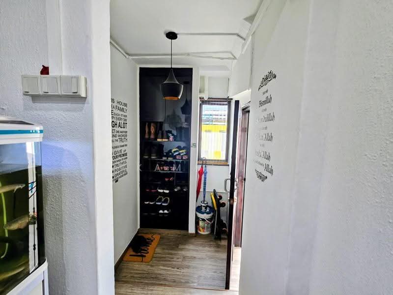 283 Yishun Avenue 6, 283 Yishun Avenue 6, Sembawang / Yishun, 3 Bedrooms, 1,162 sqft, HDB Flat For Sale, by Kamal ., 500238098 - Entrance - PropertyGuru.com.sg