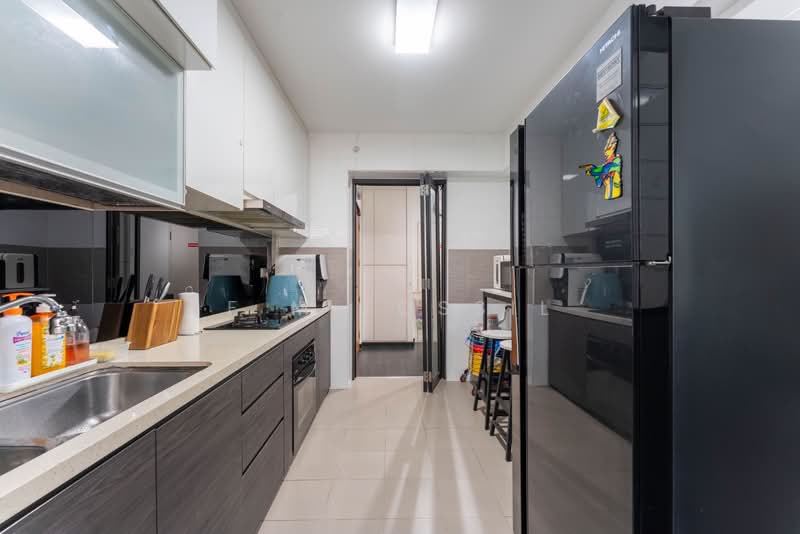 513D Yishun Street 51, 513D Yishun Street 51, 3 Bedrooms, 1,001 sqft, HDB Flat For Sale, by F M Fossil, 500238105 - Kitchen - PropertyGuru.com.sg