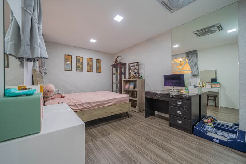 Serangoon Garden Estate, Cooling Close, 7 Bedrooms, 3,660 sqft, Corner Terrace For Sale, by Julie Soh 苏保历, 500238141 - Bedroom - PropertyGuru.com.sg