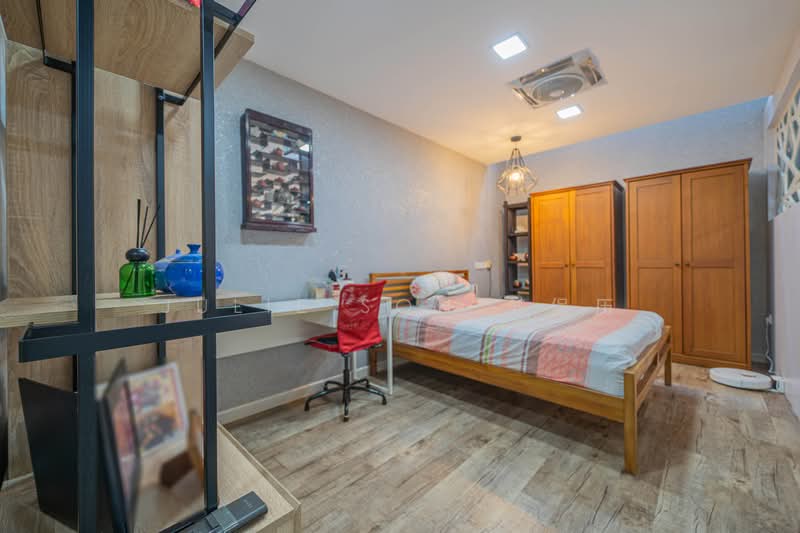 Serangoon Garden Estate, Cooling Close, 7 Bedrooms, 3,660 sqft, Corner Terrace For Sale, by Julie Soh 苏保历, 500238141 - Bedroom - PropertyGuru.com.sg