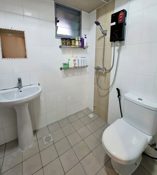 684C Edgedale Plains, 684C Edgedale Plains, Hougang / Punggol / Sengkang, 2 Bedrooms, 732 sqft, HDB Flat For Sale, by Nick R. L, 500238143 - Bathroom - PropertyGuru.com.sg