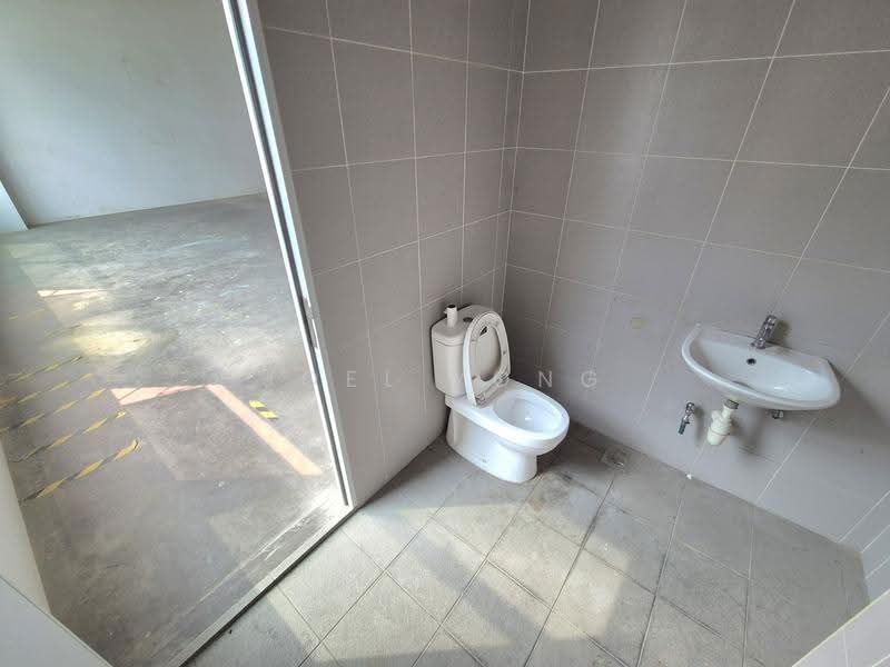 ramp up b2 factory workshop warehouse for rent!, ramp up b2 unit for rent @ Tampines!, Pasir Ris / Tampines, 2,282 sqft, Factory / Workshop (B2) For Rent, by Joel Yong, 500238147 - CommercialGuru.com.sg