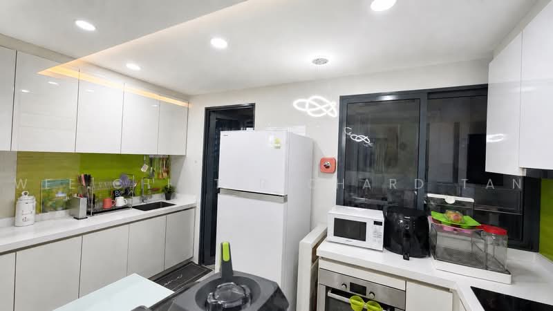 SkyPark Residences, Sembawang Drive, 4 Bedrooms, 1,238 sqft, Condominium For Sale, by Wee Chiat Rechard Tan, 500238152 - Kitchen - PropertyGuru.com.sg