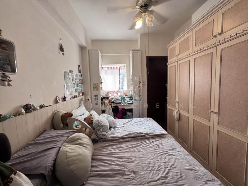 Hillington Green, 51 Hillview Avenue, 4 Bedrooms, 1,755 sqft, Condominium For Sale, by Cherine Cheong, 500238169 - Jr Master Bedroom  - PropertyGuru.com.sg