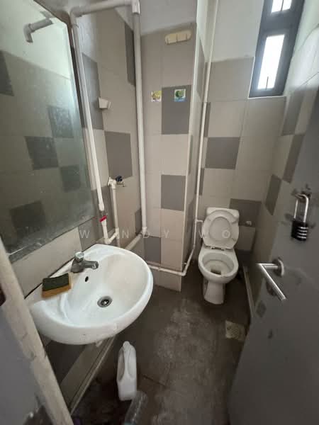 The Splendour, 31 Bukit Batok Crescent, Dairy Farm / Bukit Panjang / Choa Chu Kang, 1,700 sqft, Light Industrial (B1) For Rent, by Wendy Wo, 500238174 - Bathroom - CommercialGuru.com.sg