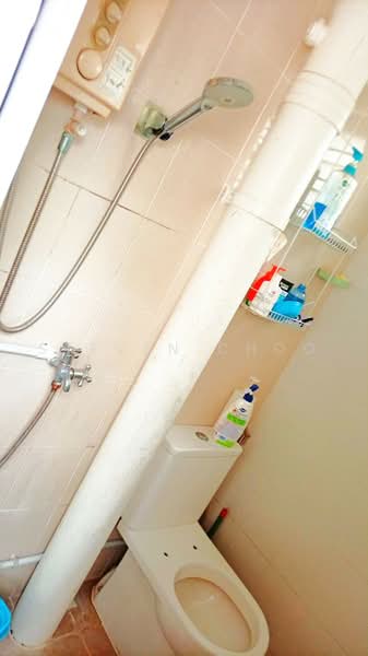 180 Bukit Batok West Avenue 8, 180 Bukit Batok West Avenue 8, Room Rental, 120 sqft, HDB Flat For Rent, by Steven Choo, 500238192 - Bathroom - PropertyGuru.com.sg