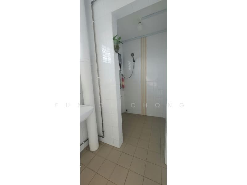 402 Woodlands Street 41, 402 Woodlands Street 41, Room Rental, 150 sqft, HDB Flat For Rent, by Eunice Chong, 500238234 - Bathroom - PropertyGuru.com.sg