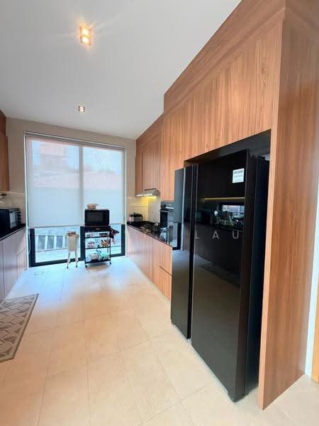 Don't Miss! Well Renovated Like New! Move-in Ready! D15 Beautiful Semi Detached With Lift & Pool, Opera Estate, Aida St, Fidelio St, Tosca St, Carmen St, East Coast / Marine Parade, 5 Bedrooms, 7,545 sqft, Semi-Detached House For Sale, by Sylvia Lau, 500238266 - Kitchen - PropertyGuru.com.sg