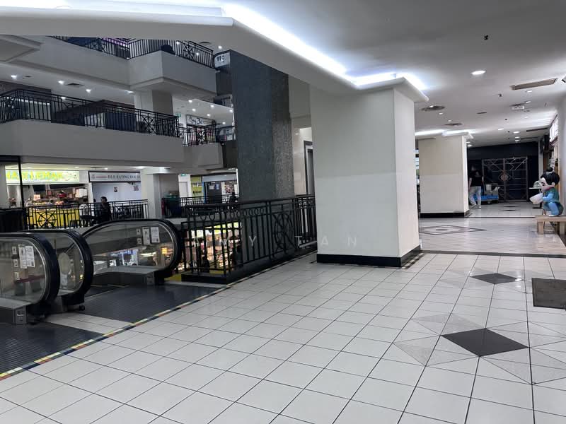 Parklane Shopping Mall, 35 Selegie Road, Beach Road / Bugis / Rochor, 452 sqft, Other Retail For Sale, by Amy Tan, 500238275 - Corridor - CommercialGuru.com.sg
