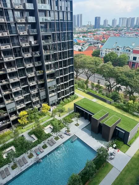 Tembusu Grand, 94 Jalan Tembusu, East Coast / Marine Parade, 2 Bedrooms, 743 sqft, Condominium For Sale, by Gerri Teo 张蕙荧, 500238288 - Pool and city view - PropertyGuru.com.sg