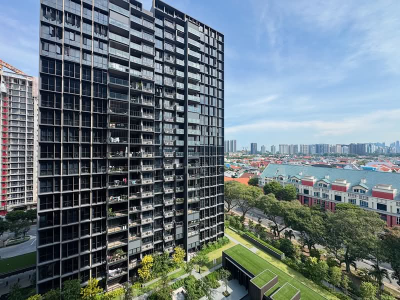 Tembusu Grand, 94 Jalan Tembusu, East Coast / Marine Parade, 2 Bedrooms, 743 sqft, Condominium For Sale, by Gerri Teo 张蕙荧, 500238288 - Pool & city view - PropertyGuru.com.sg
