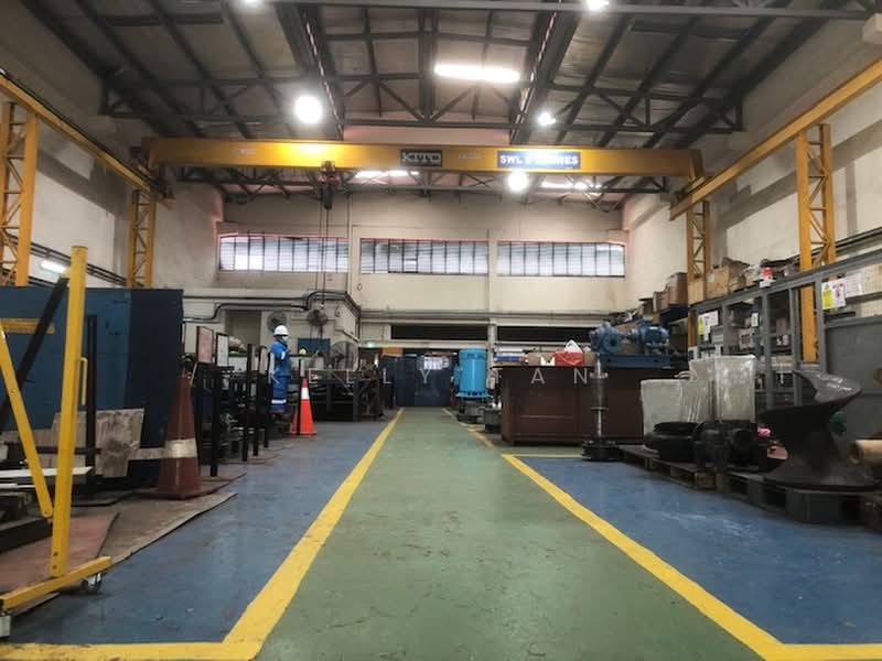 Workshop With 3.7Ton Crane