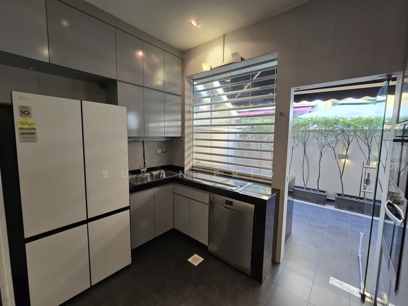 Everitt / Joo Chiat Cute Shophouse 2 Bed, Everitt Road, Joo Chiat Road, 2 Bedrooms, 1,585 sqft, Conservation House For Rent, by Susan Prior, 500238354 - Kitchen - PropertyGuru.com.sg