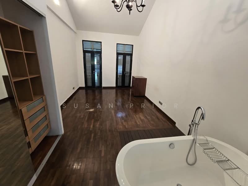 Everitt / Joo Chiat Cute Shophouse 2 Bed, Everitt Road, Joo Chiat Road, 2 Bedrooms, 1,585 sqft, Conservation House For Rent, by Susan Prior, 500238354 - Bathroom - PropertyGuru.com.sg